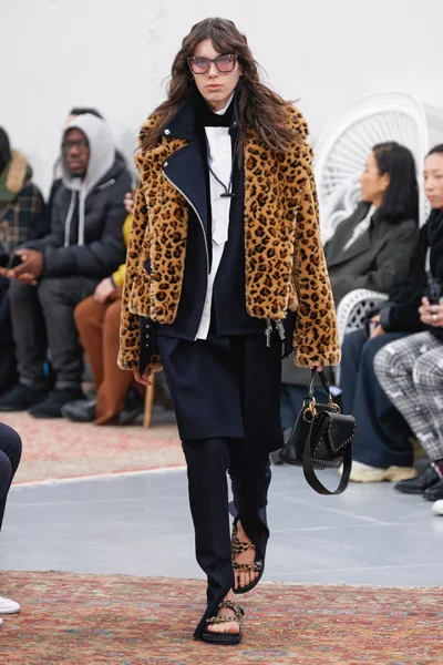 Look 25